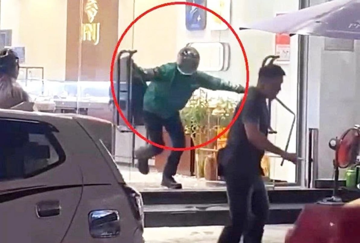 Thanh niên người Mỹ bị nghi cướp tiệm vàng PNJ ở Đà Nẵng, có thể bị xử lý thế nào?