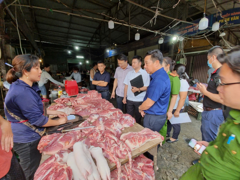 Ai chịu trách nhiệm để lợn bệnh vào bữa ăn của người tiêu dùng?