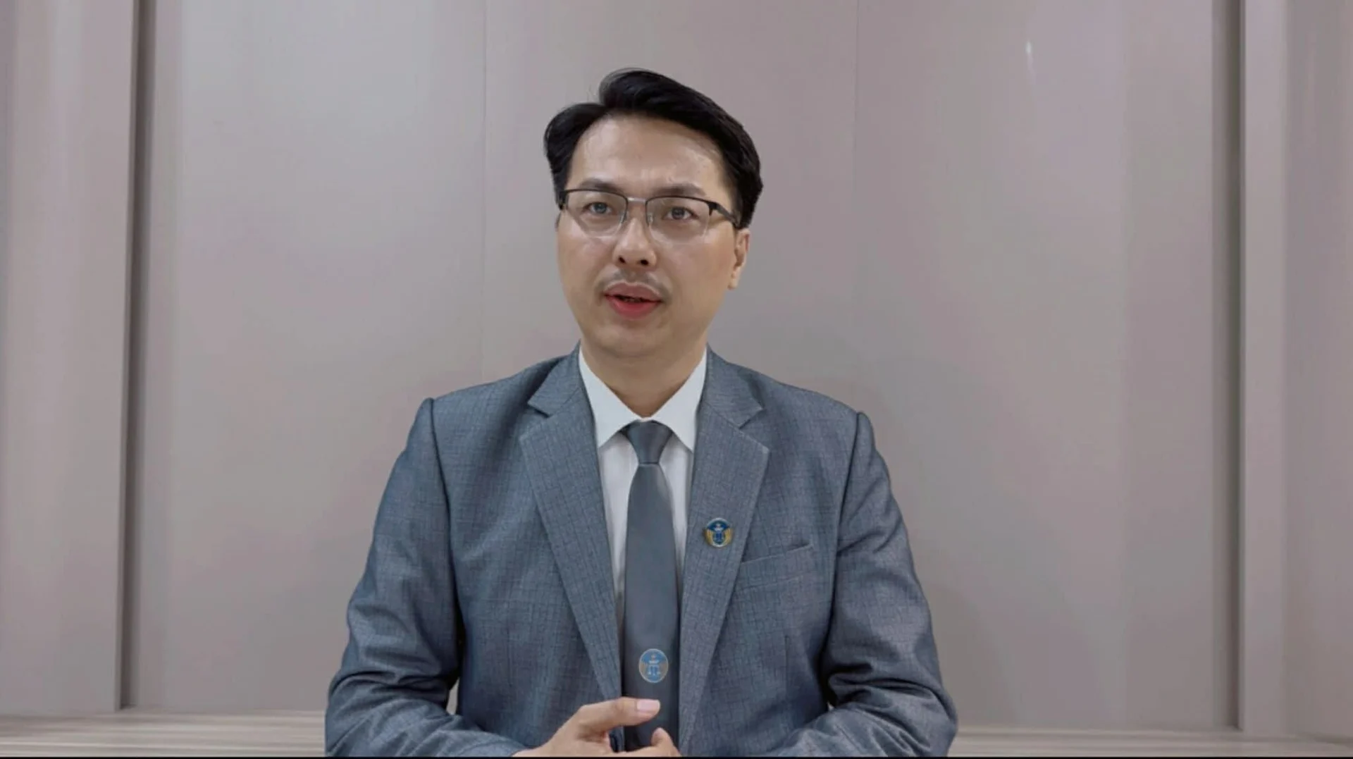 Bệnh viện Phụ sản Hà Nội nói gì khi bác sĩ livestream đỡ đẻ cho sản phụ?